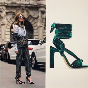 🌿Zara Velvet high heel sandals. Emerald green🌿
